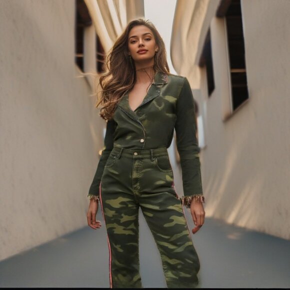 Zara Woman Camo Raw Fray Hem Crystal Embellished Crop Jean, Size 6 - Picture 3 of 9